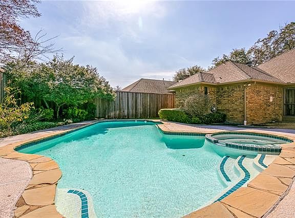 3rd image of 10122 Woodlake Dr