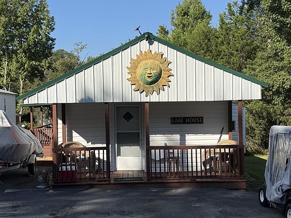 4th image of 194 Whispering Pines Blvd