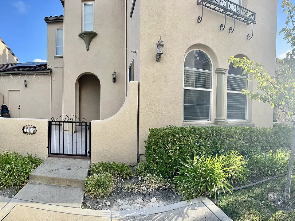 1009 Cedarwood Loop