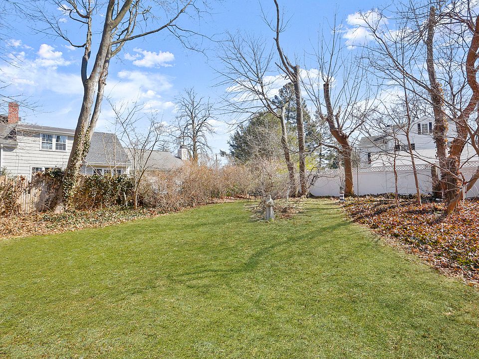 2nd image of 143 1/2 Shore Rd