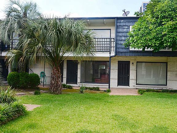 3rd image of 5107 Del Monte Dr APT 19
