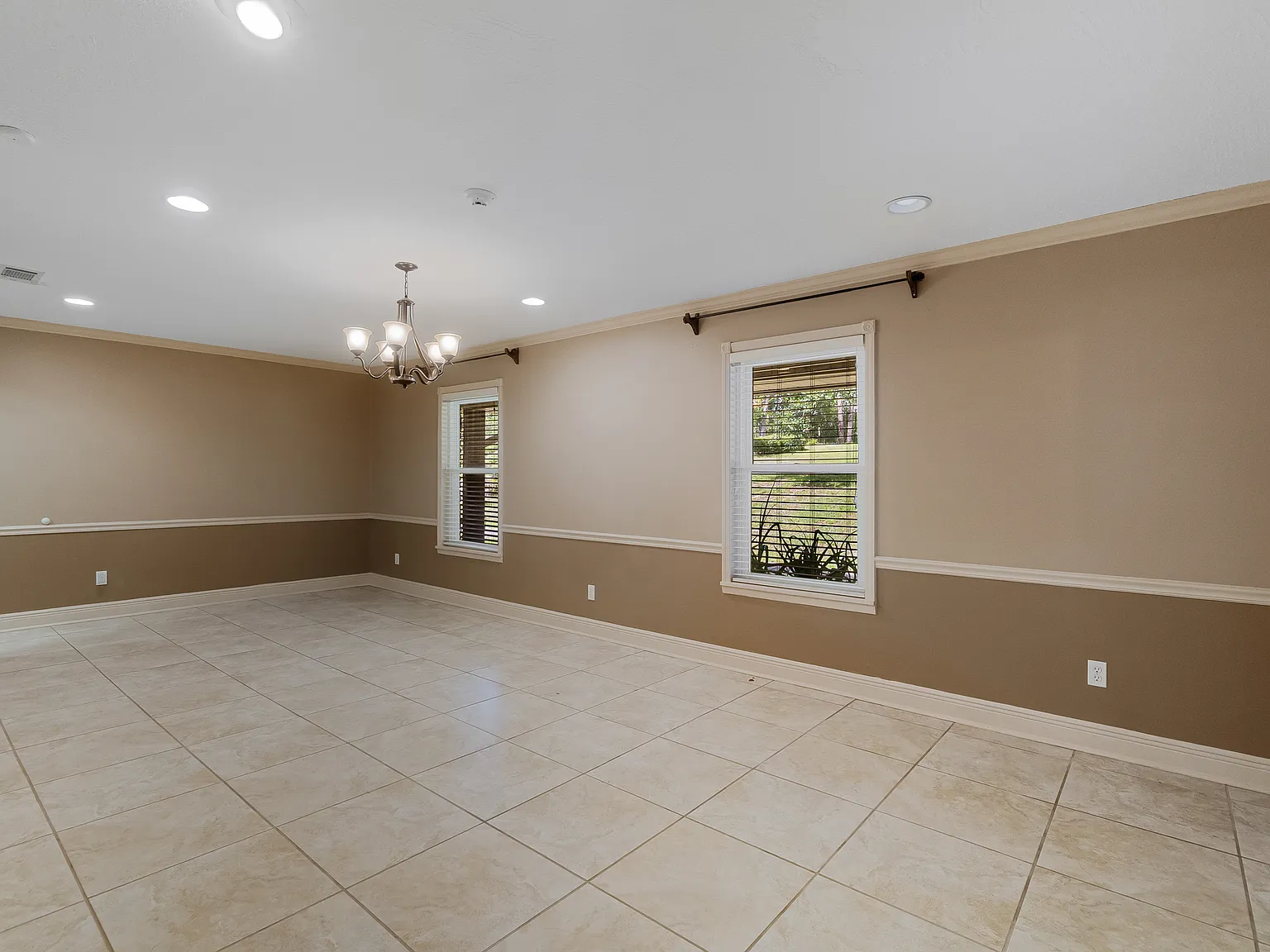 3 bed, 3062 sqft, $2,300 — Photo 4