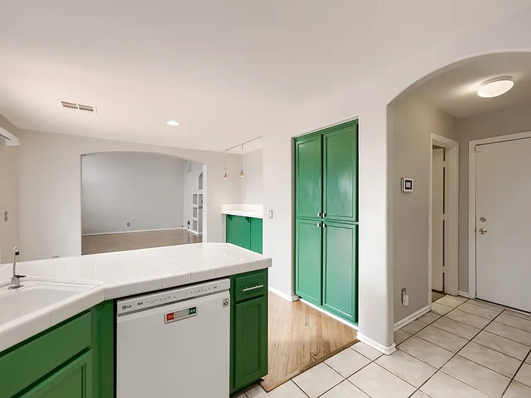 950 Sweeping Vine Ave — Photo 10
