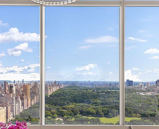 4th image of 217 W 57th St APT 39B