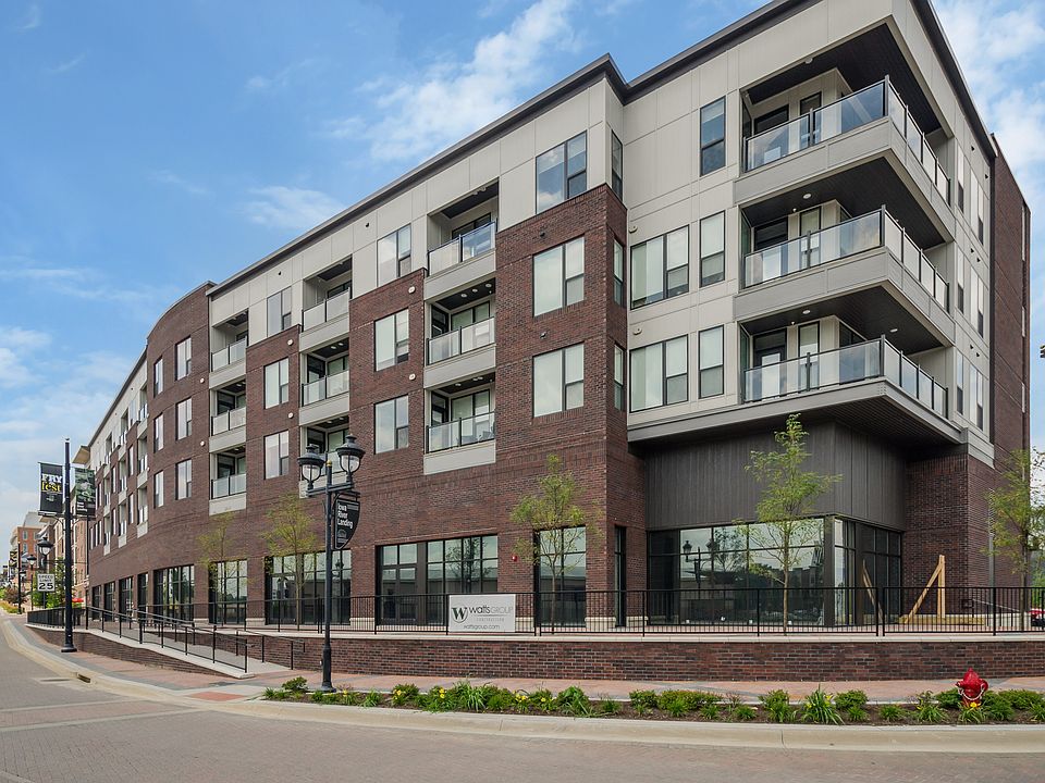1st image of 211 E 9th St #204