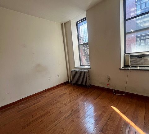 3rd image of 110 Mulberry St APT 8