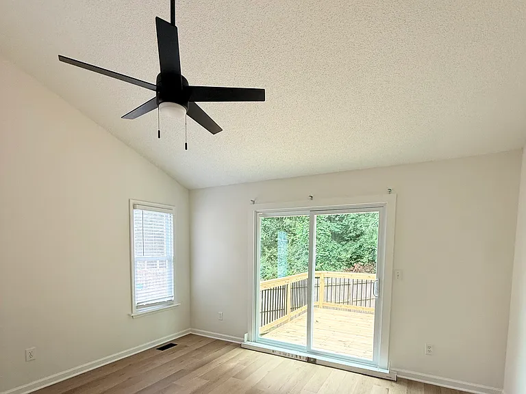 703 Saint Catherines Dr — Photo 6