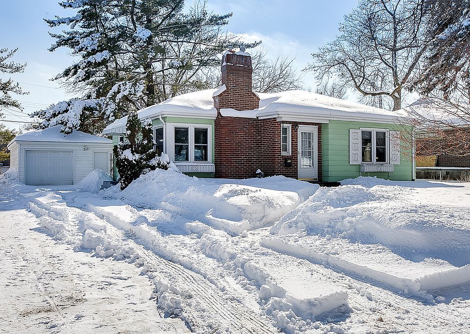 1st image of 796 Arlington Ave W