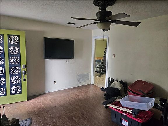 3rd image of 1713 Phillips Ln