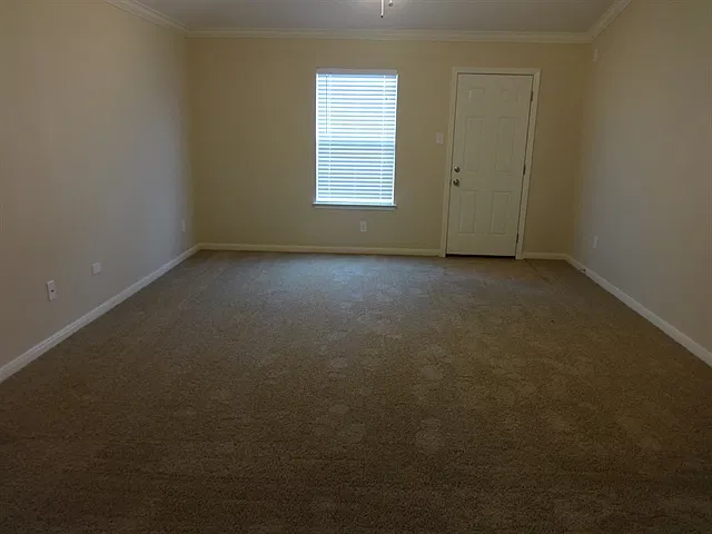 4 bed, 2.0 bath, 1830 sqft, $2,205 — Photo 4