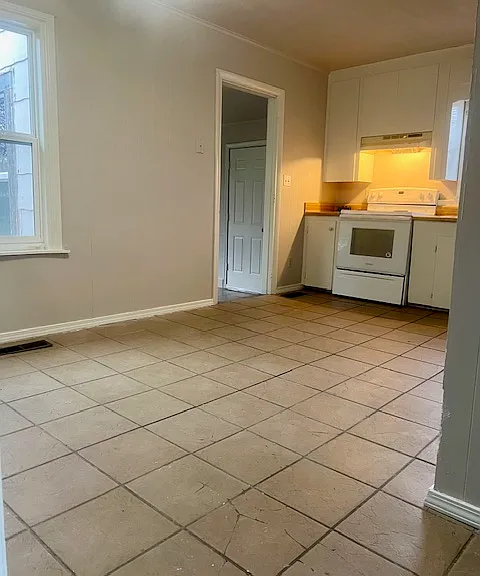 5738 E 2nd St S — Photo 3