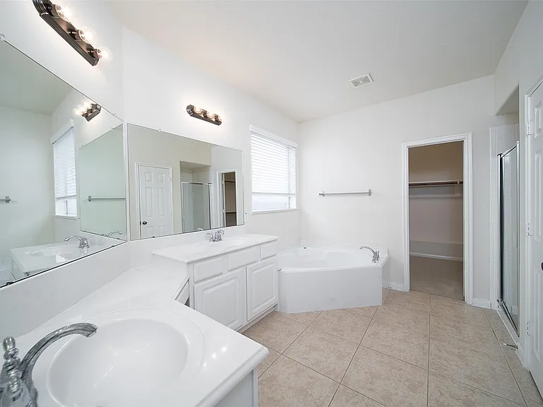 12802 Flat Creek Dr — Photo 29