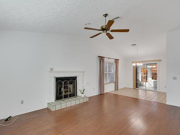 4th image of 135 10th Avenue