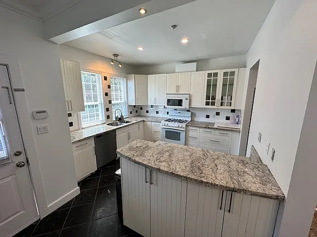 2878 W 8th Ave — Photo 14
