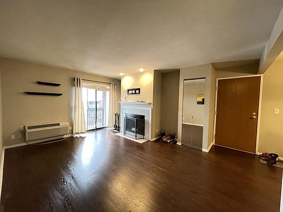 2nd image of 800 N Lakeside Dr APT 3A