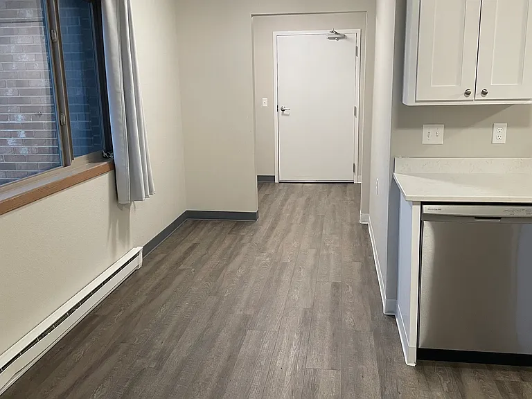 914 3rd Ave NE #2 — Photo 3