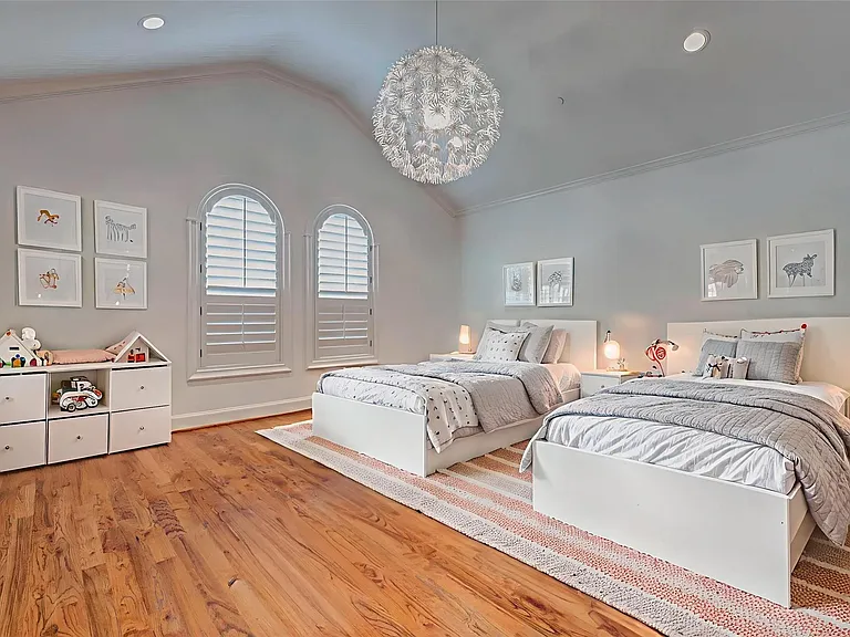 5410 Valerie St — Photo 35