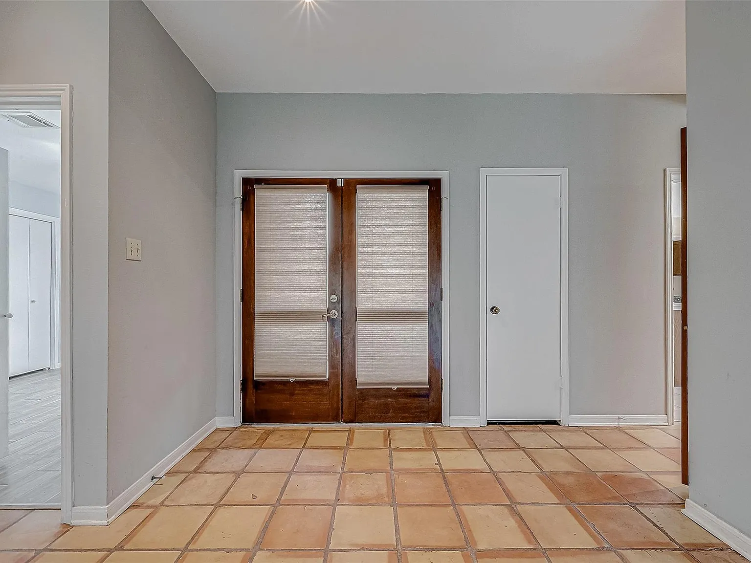 3 bed, 2.0 bath, 1805 sqft, $1,900 — Photo 4