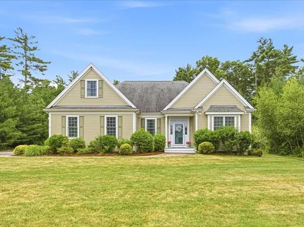 8 Redtail Ln, Carver, MA 02330