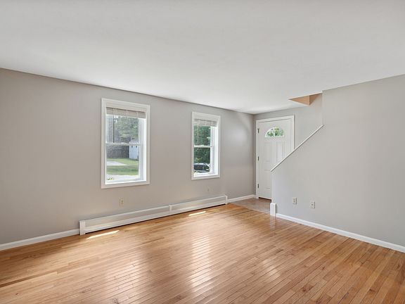 5th image of 28 Rose Terrace Cir