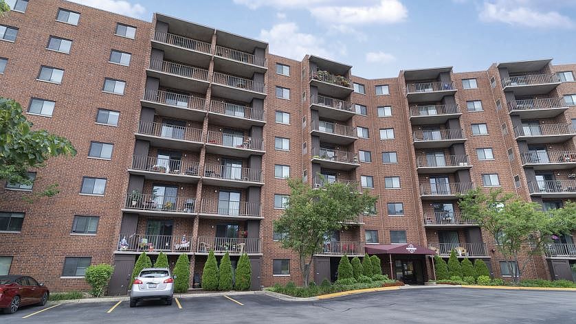 1st image of 1 Bloomingdale Pl APT 204