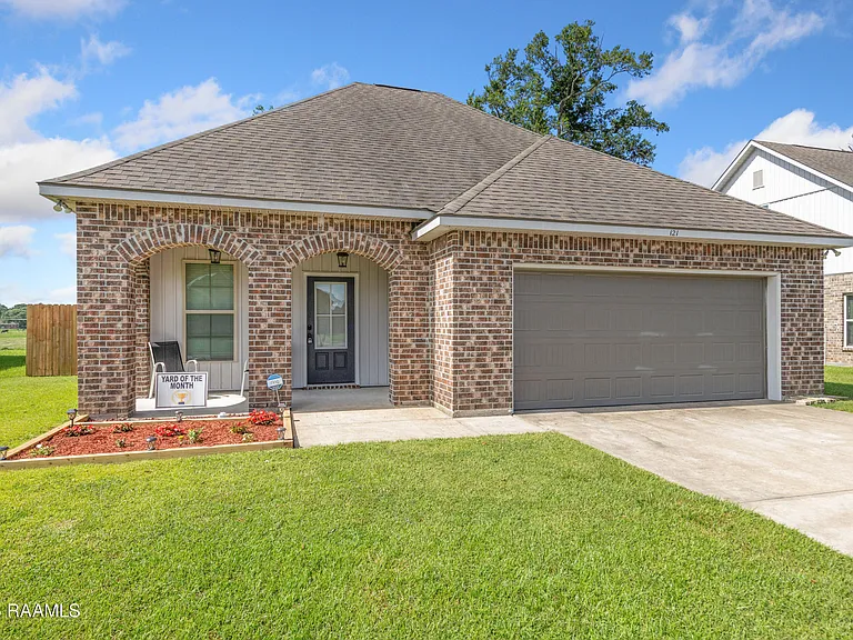 121 Gentle Crescent Ln — Photo 1