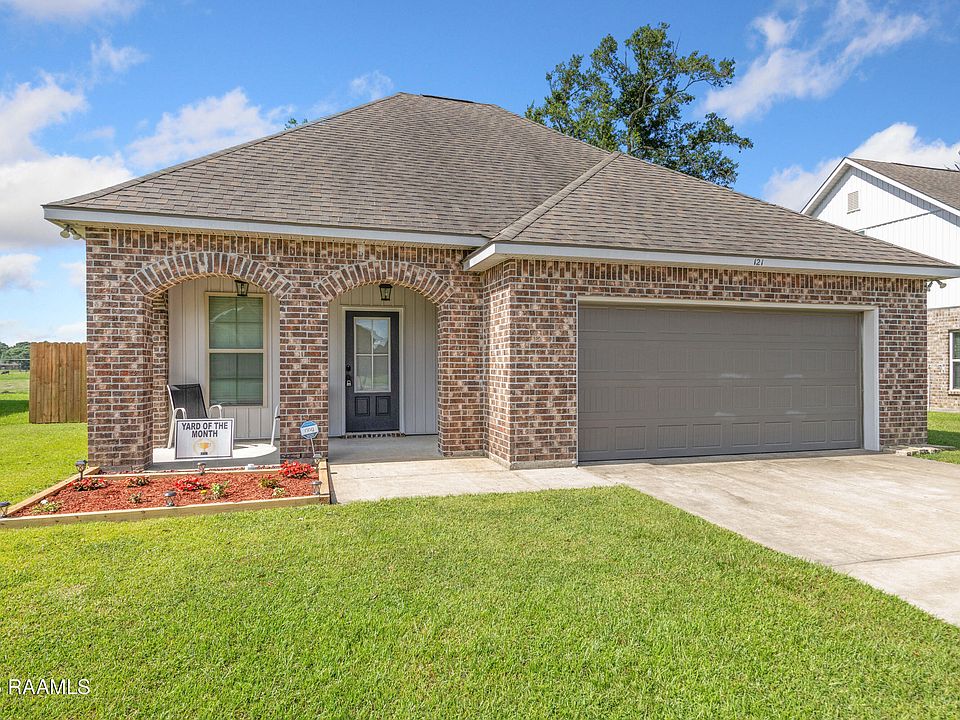 1st image of 121 Gentle Crescent Ln