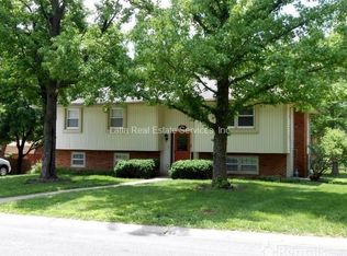406 SW Marion Ln, Lees Summit, MO 64081