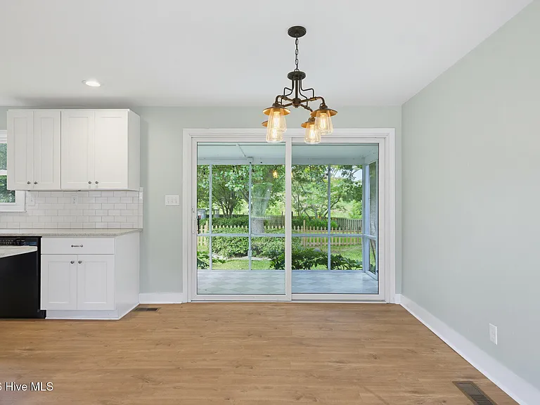 46 Holland Dr — Photo 17