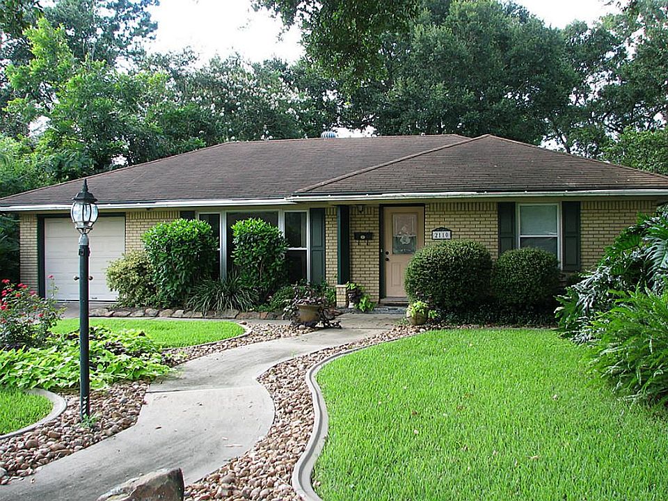 1st image of 2110 Woodcrest Dr