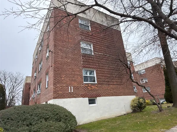 11 Schenck Ave APT 2D, Great Neck, NY 11021
