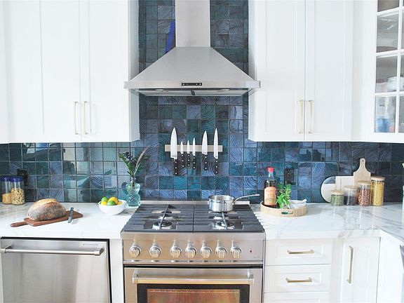 5th image of 1906 Collier St