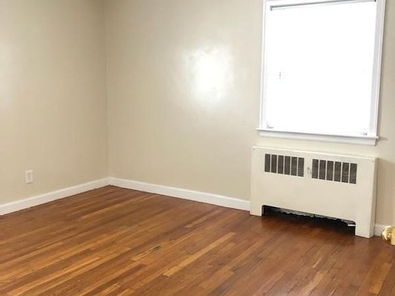 5th image of 18 Linden St APT 4