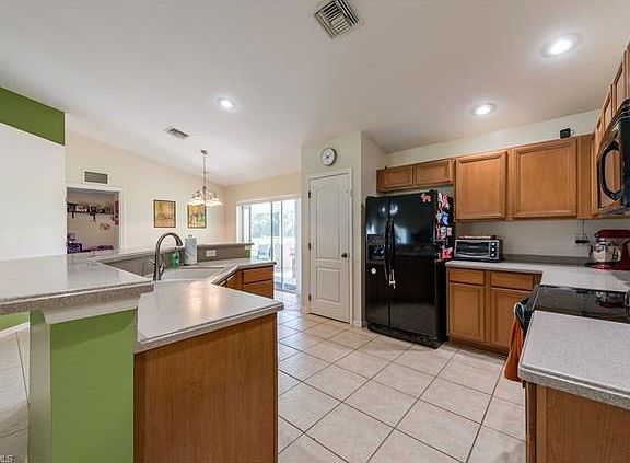 5th image of 3613 NE 22nd Ave