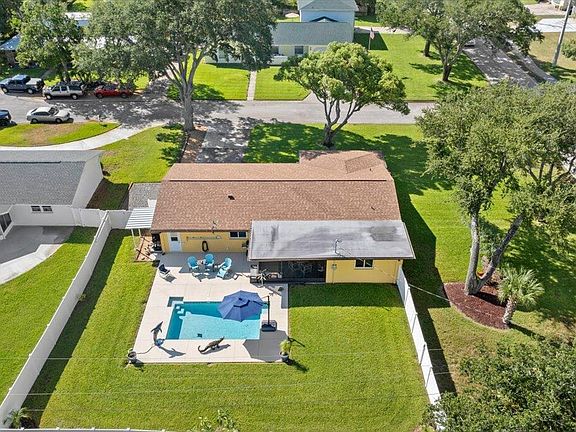 3rd image of 3 Tiffany Cir