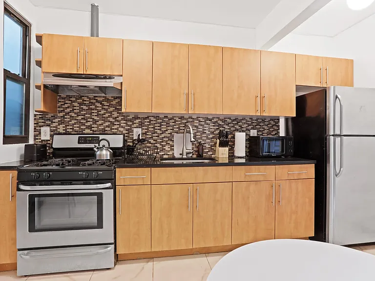 2028 2nd Ave #4N — Photo 3
