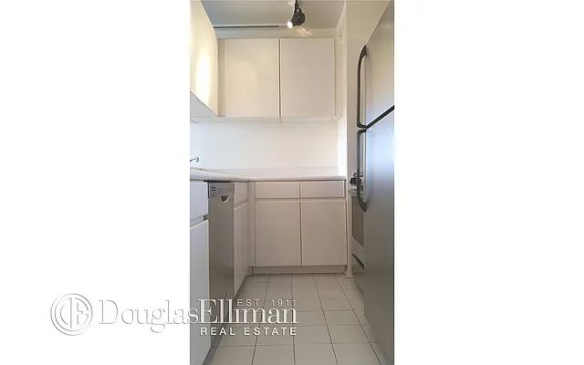 Rented by Douglas Elliman | media 28