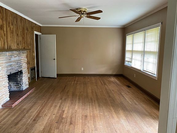 4th image of 908 Rockdale Dr