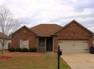 904 Meriweather Dr, Calera, AL 35040