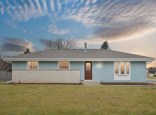 201 S Claremont Rd, Saukville, WI 53080