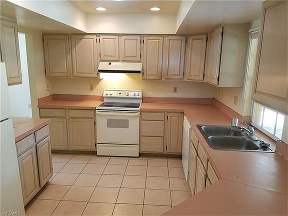 4th image of 4990 Coral Wood Dr