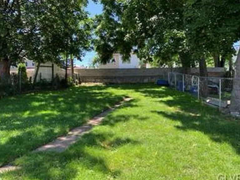 41 S 14th St — Photo 11