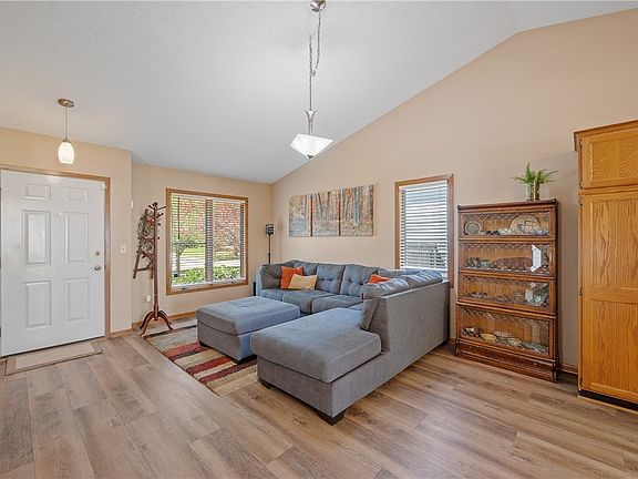 2nd image of 5009 Crestmoor Dr