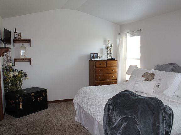 4th image of 4104 Cliff St