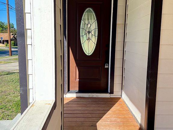3rd image of 731 W HOLLYWOOD AVE