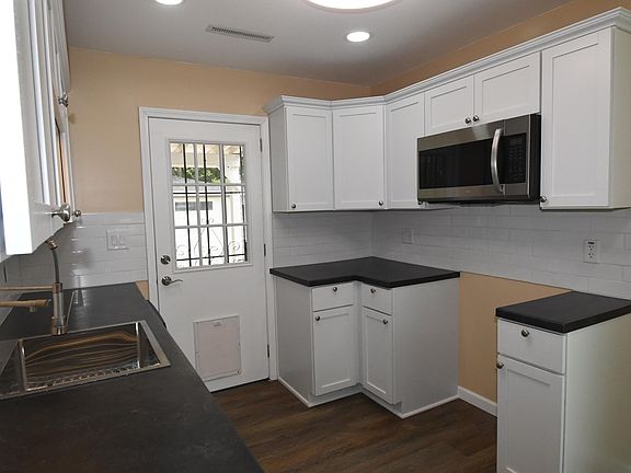 5th image of 2253 Wayne St
