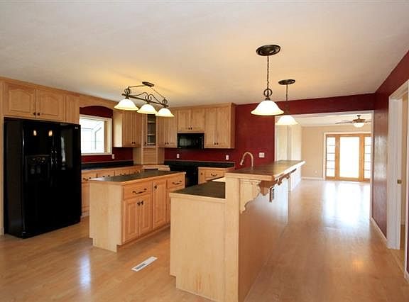3rd image of 3055 Tamarak Dr