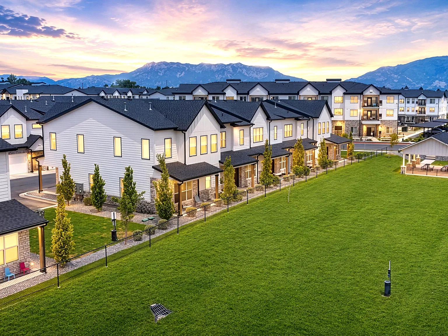 Aria Townhomes and Apartments — Photo 3