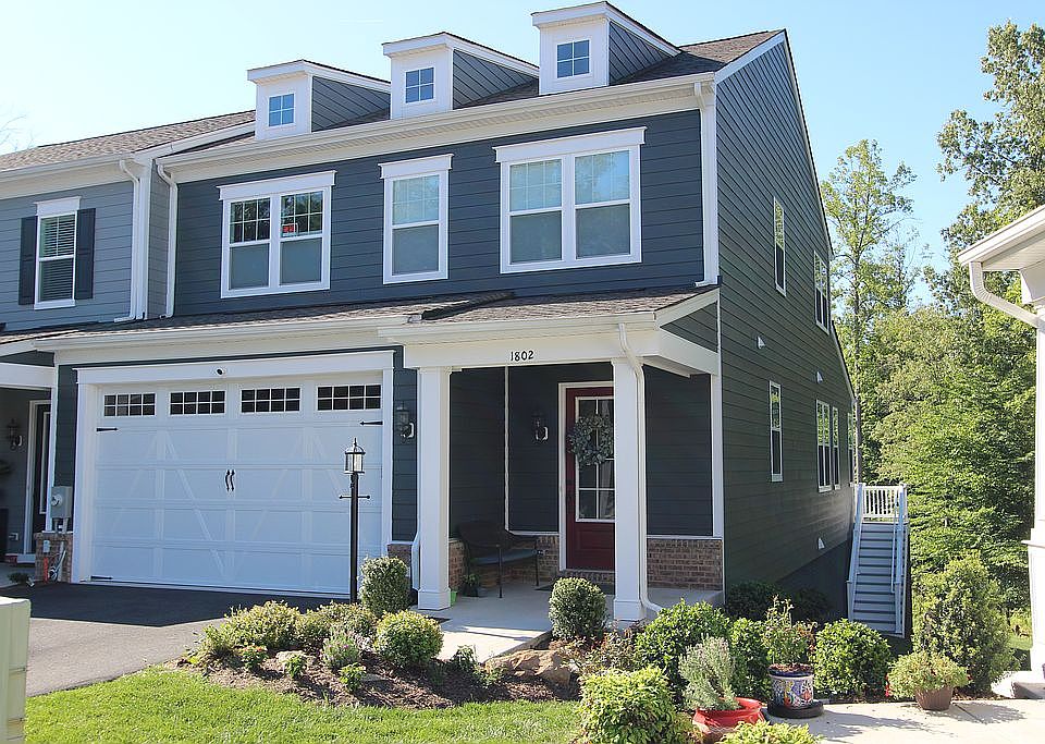 1st image of 1802 Flora Ln