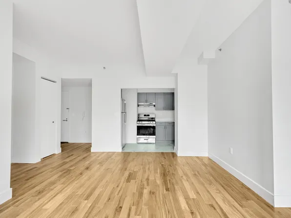 142 Richards Street image 3 of 8